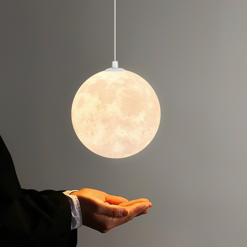Hanging Moon Lamp - การออกแบบสร้างสรรค์ที่ทันสมัย Moon จี้พลาสติก Ball Shade เลียนแบบดวงจันทร์พื้นผิวโคมระย้าร้านอาหารตกแต่งบ้านแขวนโคมไฟ