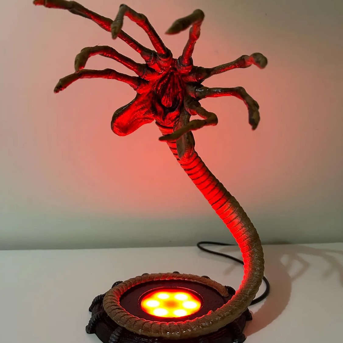 โคมไฟ Alien Facehugger ไฟกลางค - Home Decor Halloween บทวิจารณ์และราคา